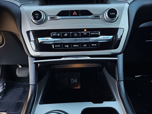 2023 Ford Explorer XLT - Photo 27