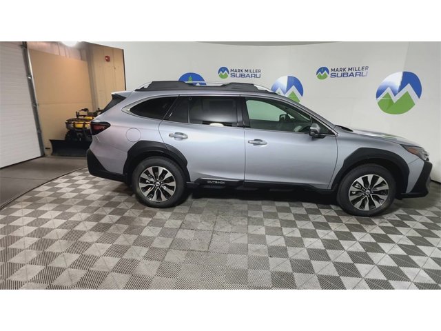 2025 Subaru Outback Touring photo 11