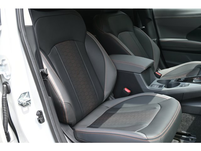 New 2026 CRYSTAL WHITE PEARL Subaru Limited image 32