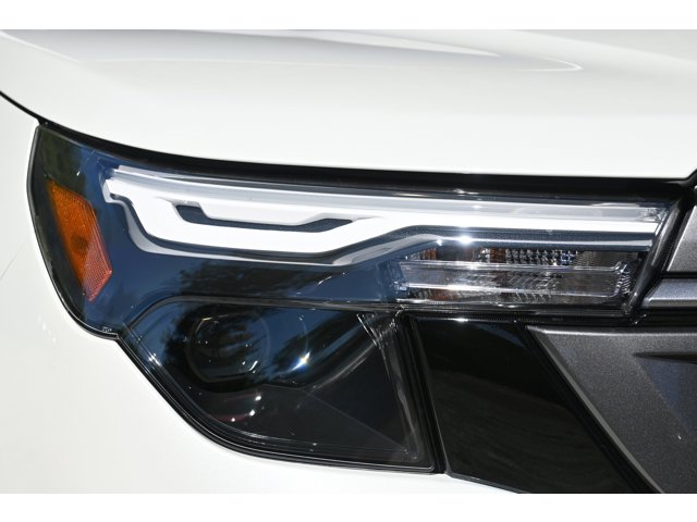 New 2026 CRYSTAL WHITE PEARL Subaru Premium image 10