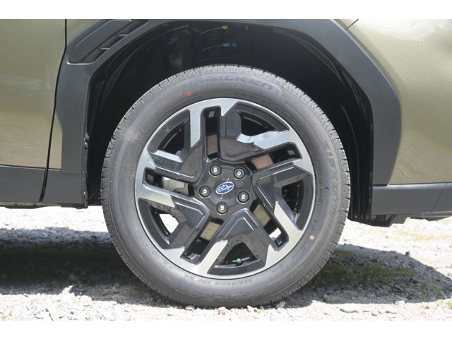 New 2026 AUTUMN GREEN METALLIC Subaru Limited image 12