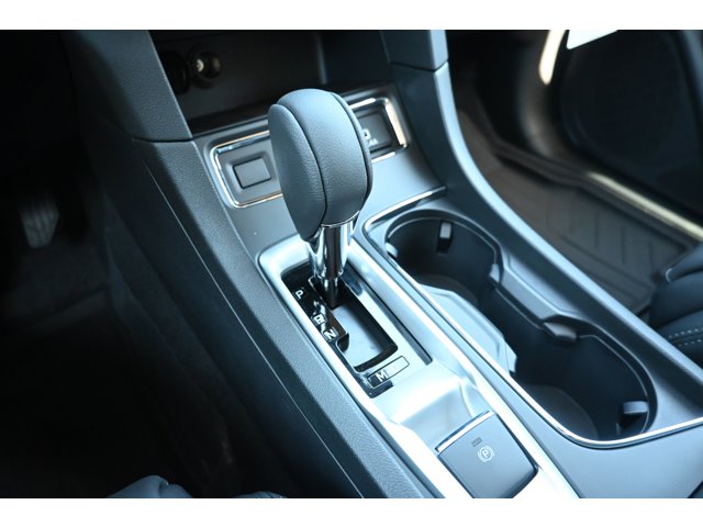 New 2027 CRYSTAL WHITE PEARL Subaru Premium 7-Passenger image 25
