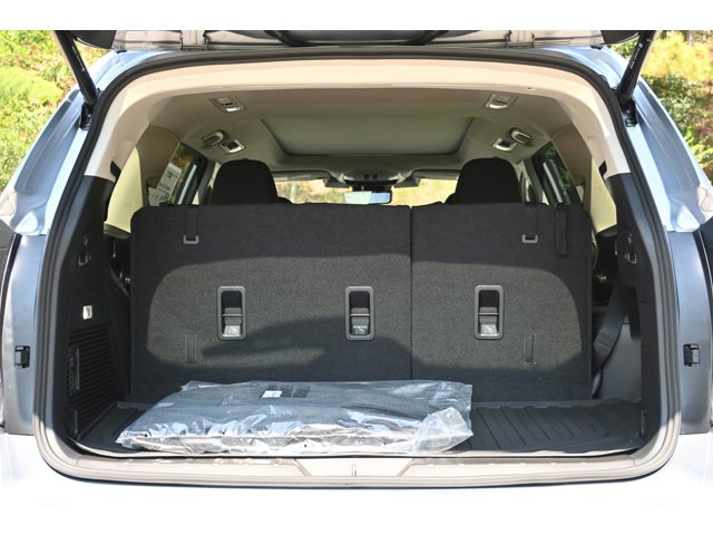 New 2027 ICE SILVER METALLIC Subaru Touring 7-Passenger image 34