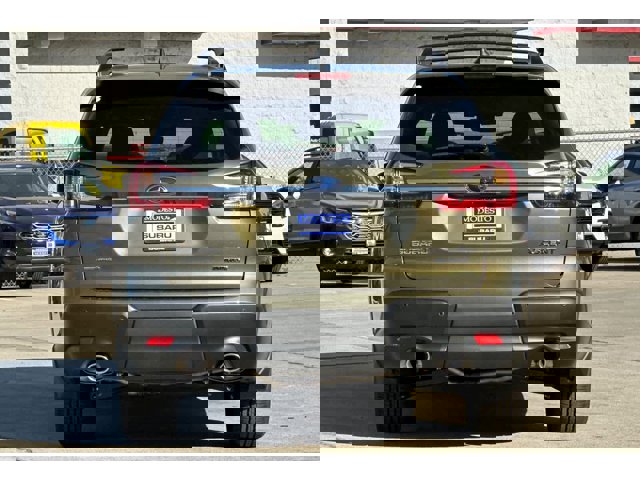 2025 Subaru Ascent Limited photo 4