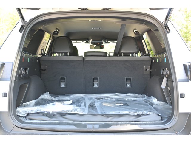 New 2026 CRYSTAL WHITE PEARL Subaru Premium image 32