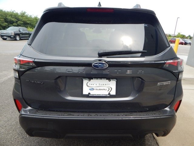 2025 Subaru Forester Premium photo 3