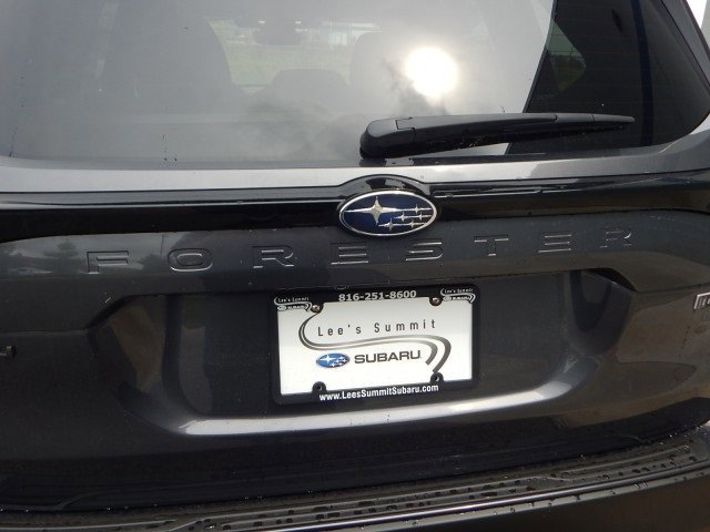 2025 Subaru Forester Premium photo 4