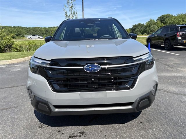 2025 Subaru Forester Touring photo 4