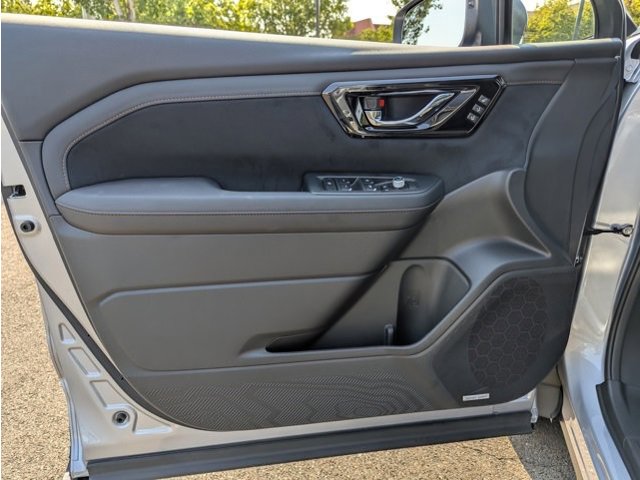 2025 Subaru Forester Touring photo 9