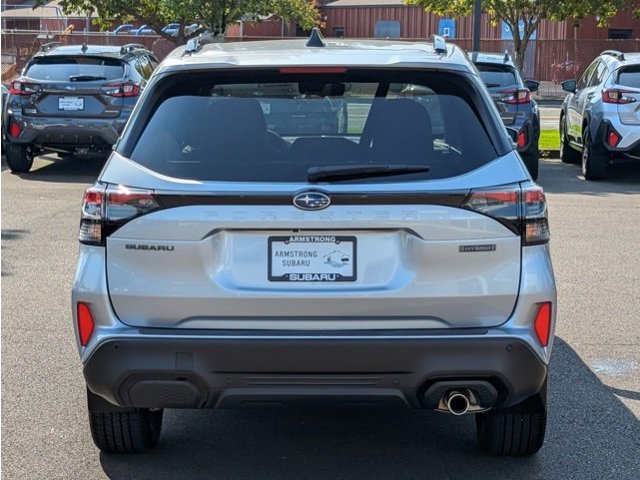 2025 Subaru Forester Touring photo 3