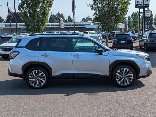 2025 Subaru Forester Touring photo 5